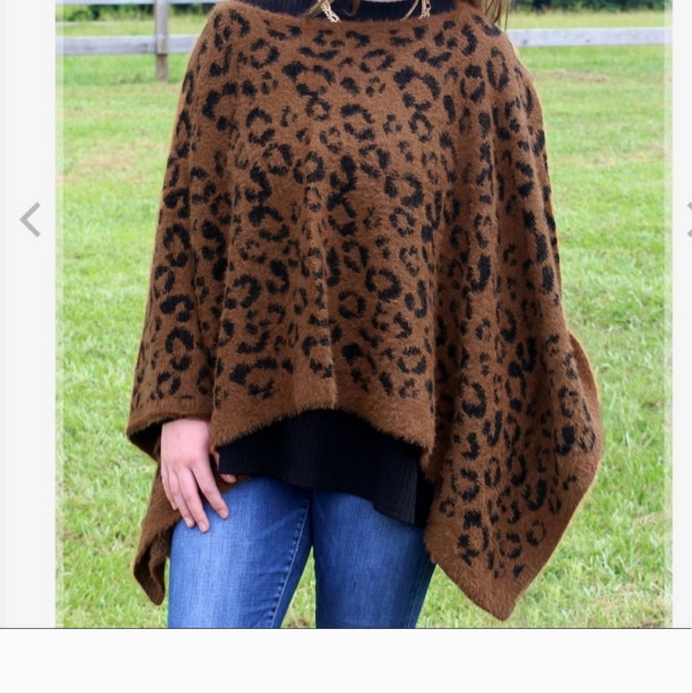 Coco + Carmen Women Leopard Poncho Brown/Black ONE SIZE FITS